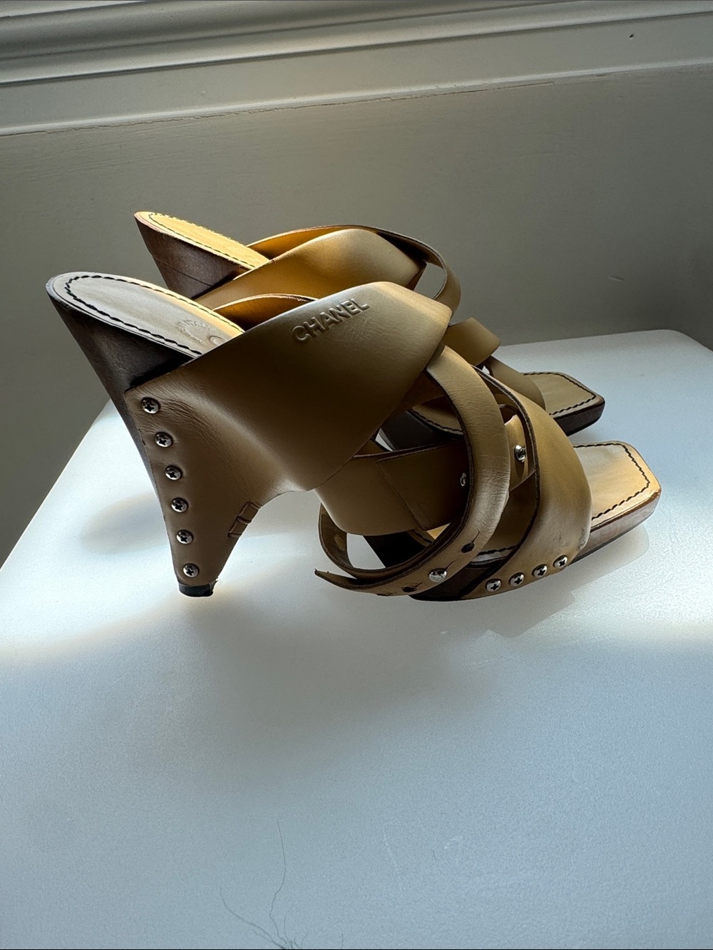 CHANEL Camel Leather Crisscross Mule Heels - Picture 4 of 4